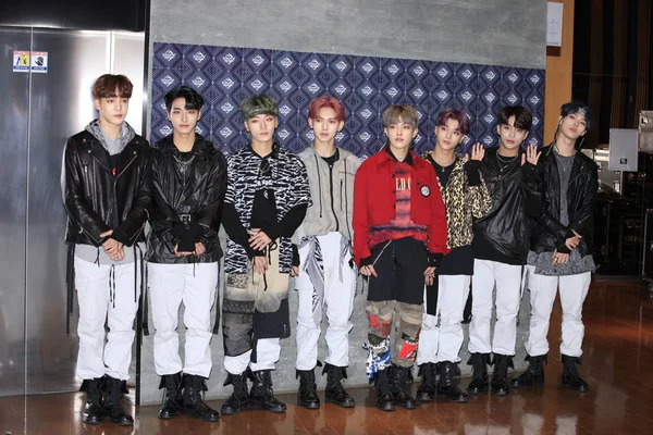 Les Membres Boy Group Sud Coréen Ateez Arrivent Pour Épisode — Photo