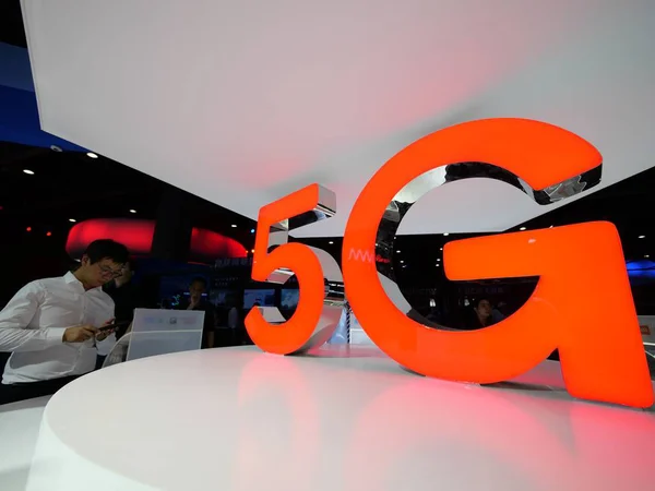 5Gのロゴは 中国南部の広東省広州市で開催された2018中国モバイルグローバルパートナー会議 2018年12月6日 で見られます — ストック写真