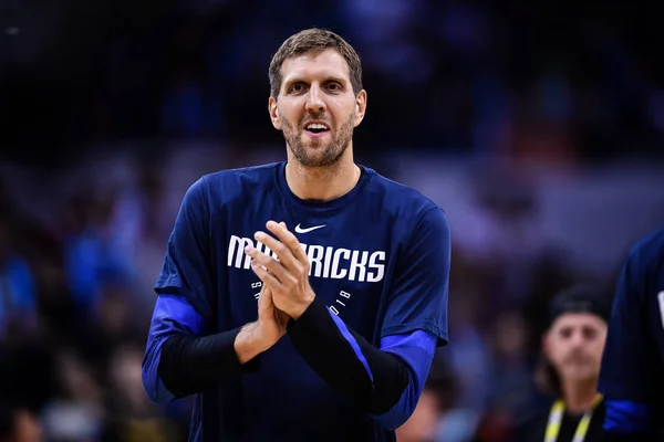 Dirk Nowitzki Van Dallas Mavericks Reageert Voordat Shenzhen Wedstrijd Van — Stockfoto