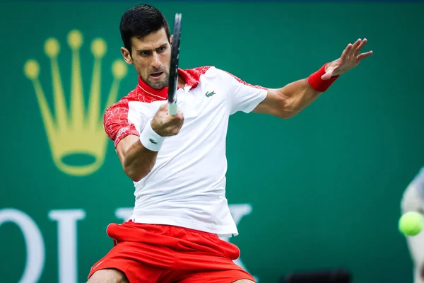 Novak Djokovic Serbiens Returnerar Ett Skott Mot Alexander Zverev Tyskland — Stockfoto
