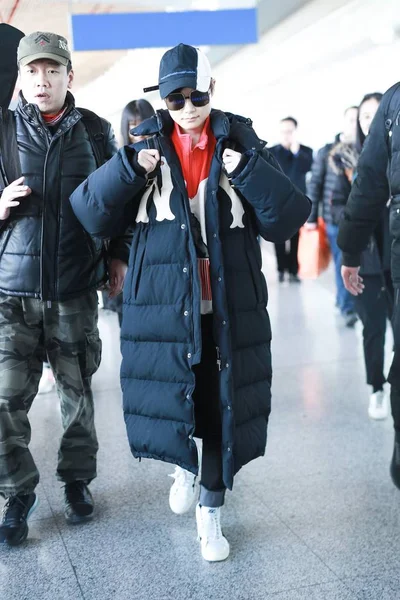 Čínská Zpěvačka Yuchun Vyobrazena Beijing Capital International Airport Pekingu Čína — Stock fotografie