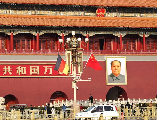 Kínai Német Nemzeti Zászlók Flutter Egy Lámpaoszlop Tian Anmen Szónoki — Stock Fotó