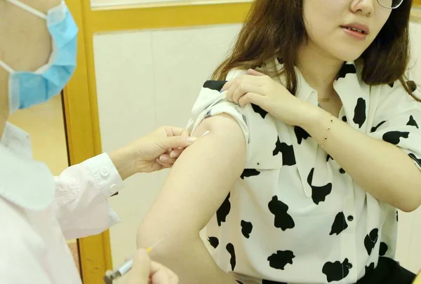 Femme Vaccinée Dans Hôpital Shanghai Chine Novembre 2018 — Photo