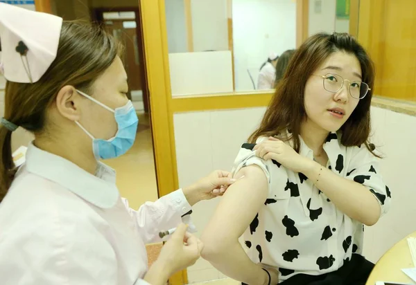 Femme Vaccinée Dans Hôpital Shanghai Chine Novembre 2018 — Photo