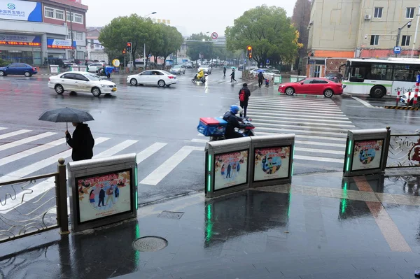 Vue Des Portes Automatiques Installées Aux Passages Pour Piétons Pour — Photo