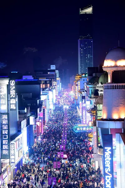Tömeg Emberek Karácsony Ünneplése City Északnyugat Kínában Shaanxi Province 2018 — Stock Fotó