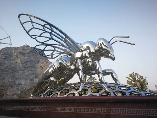 Перегляд Бджола Статуя Соти Hotel Місті Нанкін Східній Китайській Провінції — стокове фото