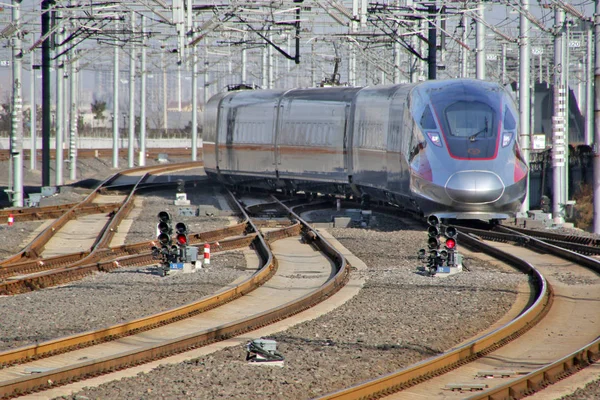 Tren Bala Alta Velocidad Fuxing Funciona Ferrocarril Alta Velocidad Jinan —  Fotos de Stock