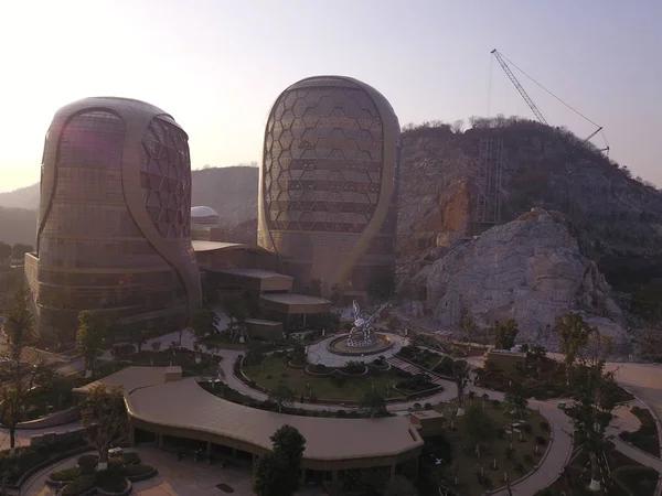 Vista Canteiro Obras Dois Edifícios Forma Favo Mel Hotel Cinco — Fotografia de Stock