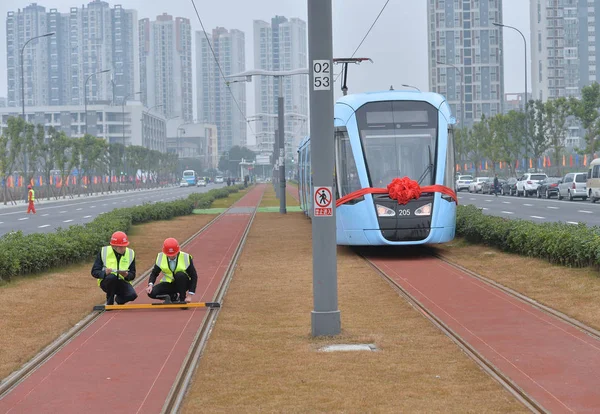 Tramwaj Jest Zdjęciu Miasta Drugi Tramwaj Linii Rong Tramwajem Linii — Zdjęcie stockowe