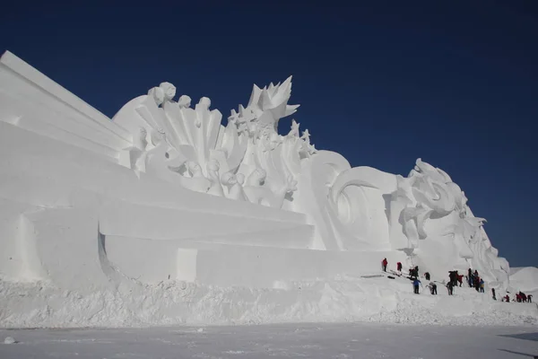 Künstler Und Bildhauer Arbeiten Der Wichtigsten Schneeskulptur Für Die Internationale — Stockfoto