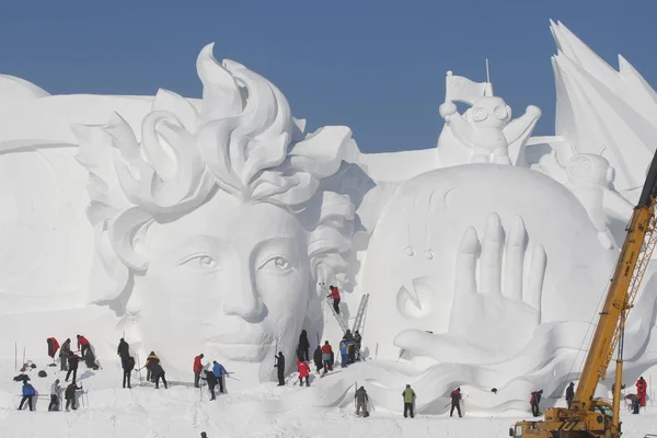 Művészeket Szobrászokat Dolgozik Szobor Harbin Sun Island Nemzetközi Szobrászat Art — Stock Fotó