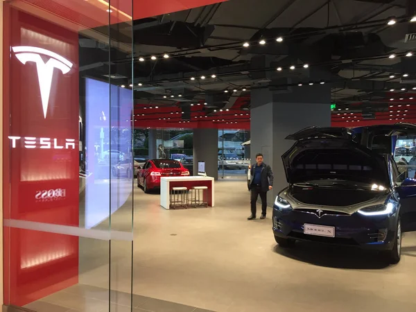 File Veduta Negozio Tesla Nella Città Wuhan Provincia Centrale Cinese — Foto Stock