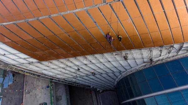 Κινέζοι Εργάτες Κατασκευάζουν Τερματικό Του Πεκίνου Daxing Διεθνούς Αερολιμένα Στο — Φωτογραφία Αρχείου