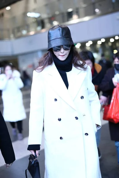 Kinesisk Skådespelerska Tiffany Tang Yan Anländer Beijing Capital International Airport — Stockfoto