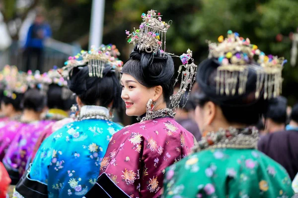 Cinesi Del Gruppo Etnico Dong Vestiti Con Abiti Copricapi Tradizionali — Foto Stock