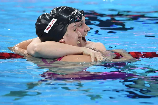 Annie Lazor Usa Firar Efter Att Vunnit Damernas 200 Bröstsim — Stockfoto