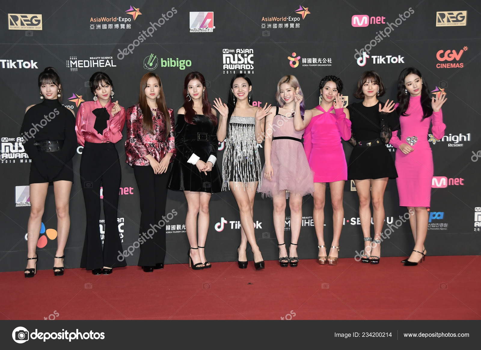 Membros Girl Group Sul Coreano Twice Chegam Tapete Vermelho Para —  Fotografia de Stock Editorial © ChinaImages #234200214