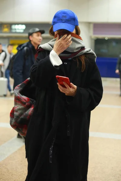 Китайська Актриса Чжао Вей Прибуває Пекінського Міжнародного Столичного Аеропорту Пекіні — стокове фото