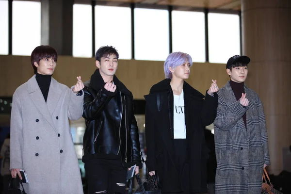 Miembros Boy Band Surcoreana Est Llegan Aeropuerto Internacional Gimpo Antes —  Fotos de Stock