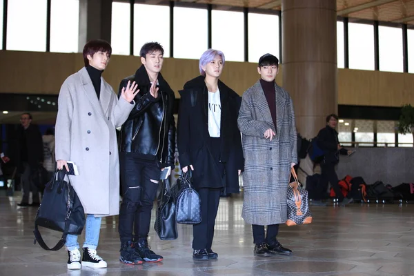 Miembros Boy Band Surcoreana Est Llegan Aeropuerto Internacional Gimpo Antes —  Fotos de Stock
