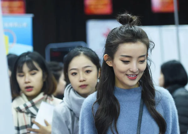 Chinese Job Seekers Look Employment Job Fair Hangzhou City East — Stock Photo, Image