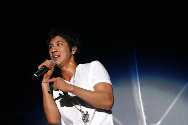 Κινέζικα Αμερικανικός Τραγουδιστής Τραγουδοποιός Wang Leehom Εκτελεί Στη Συναυλία Του — Φωτογραφία Αρχείου