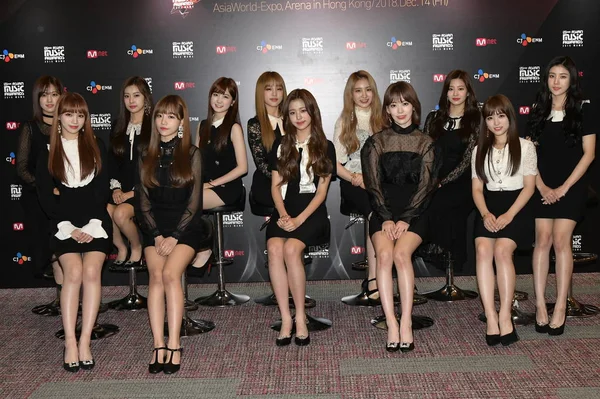 Membros Girl Group Sul Coreano Izone Estilizado Como One Posam — Fotografia de Stock