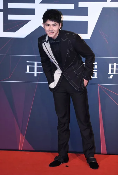 中国演员刘浩兰于2018年12月12日在中国北京举行的2018年巴扎尔年度男子大会红毯上 — 图库照片
