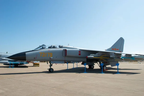 2018年11月6日 在中国南方广东省珠海市举行的第十二届中国国际航空航天展览会 也被称为2018年中国航空展 期间展出了一架 战斗机轰炸机 — 图库照片
