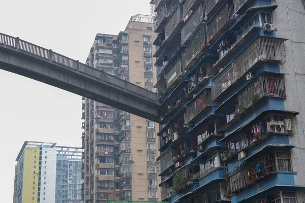 Passage Supérieur Piétonnier Mètres Haut Soutenu Par Une Colonne Béton — Photo