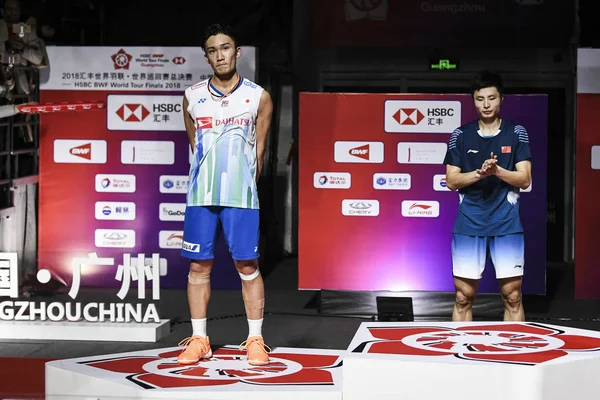 Kento Momota Japón Izquierda Shu Yuqi China Asisten Ceremonia Entrega — Foto de Stock