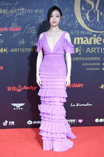 Κινέζα Ηθοποιός Θέτει Καθώς Φτάνει Στο Κόκκινο Χαλί Για 2018 — Φωτογραφία Αρχείου