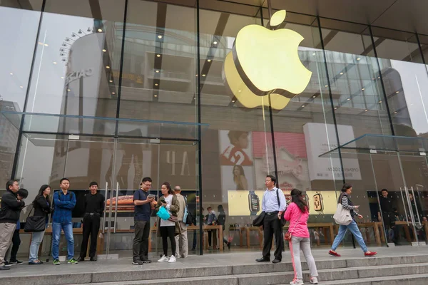 Клієнти Зображені Сході Нанкіні Роуд Флагманських Apple Store Шанхаї Китай — стокове фото