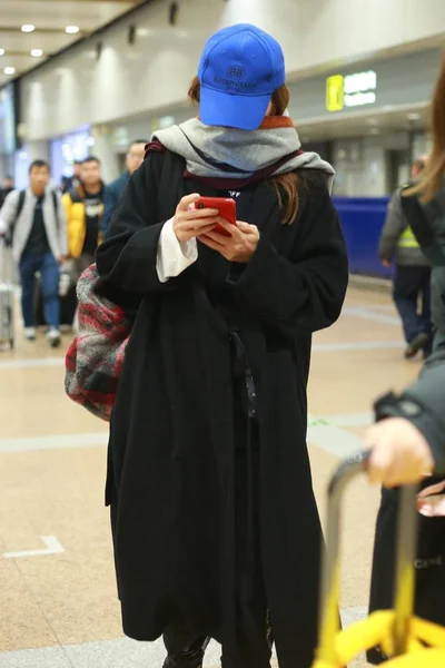 Китайська Актриса Чжао Вей Прибуває Пекінського Міжнародного Столичного Аеропорту Пекіні — стокове фото