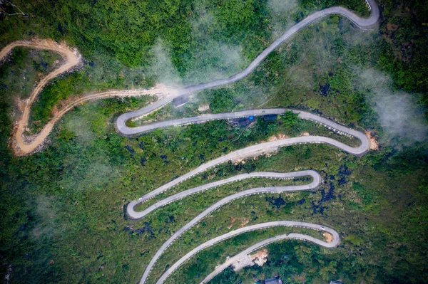 Letecký Pohled Klikaté Horské Silnice Kolem Hory Yao Autonomní County — Stock fotografie