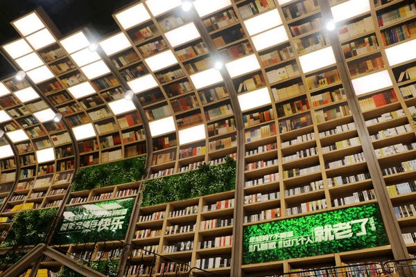 Books Display Shelves Form Meter Tall Wall Books Bookstore Chongqing — Stock Photo, Image