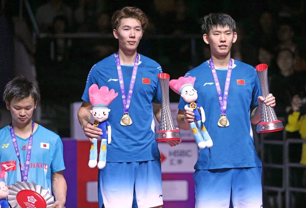 Junhui Liu Yuchen China Posan Con Sus Trofeos Después Derrotar —  Fotos de Stock