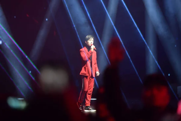 Şarkıcı Oyuncu Jackson Yee Veya Çinli Çocuk Grubunun Tfboys Yangqianxi — Stok fotoğraf