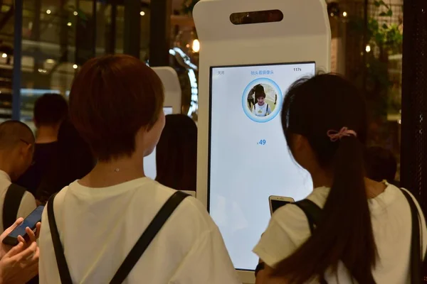 Customers Use Alipay Facial Recognition Payment Service Alibaba Group Restaurant — Stock Photo, Image