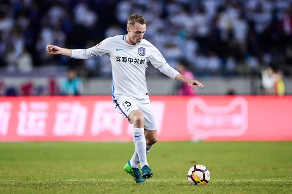 Jucătorul German Fotbal Felix Bastians Tianjin Teda Driblează Împotriva Chongqing — Fotografie, imagine de stoc