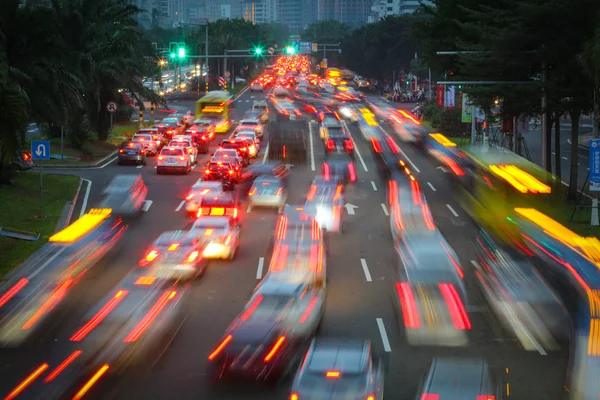 Tömegek Járművek Utazás Úton Csúcsidőben Haikou Városban Dél Kínai Hainan — Stock Fotó