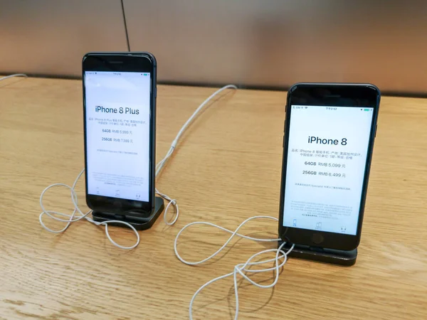 View Iphone Iphone Smartphones Display Apple Store Shanghai China December — Stock Photo, Image