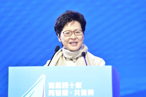 香港チーフ キャリー チェン Yuet ニョールは 広東省 中国の広東省 南シナ島の湾の大ベイエリアにおけるビジネス協力に関する交換フォーラムの間にスピーチを提供します 月2018 — ストック写真