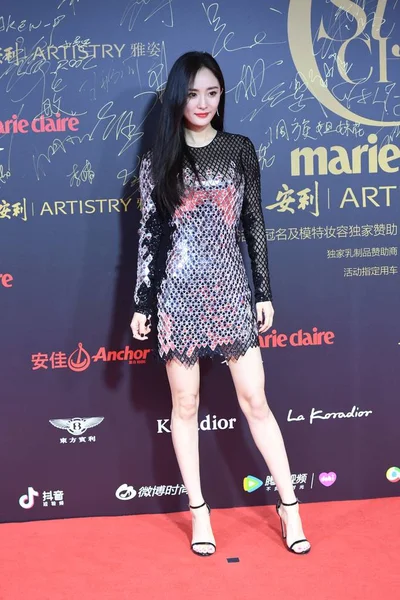 Actrice Chinoise Yang Pose Alors Elle Arrive Sur Tapis Rouge — Photo