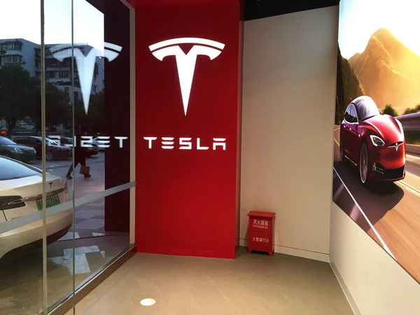 Vista Interna Negozio Rivenditori Auto Elettriche Tesla Nella Città Wuhan — Foto Stock