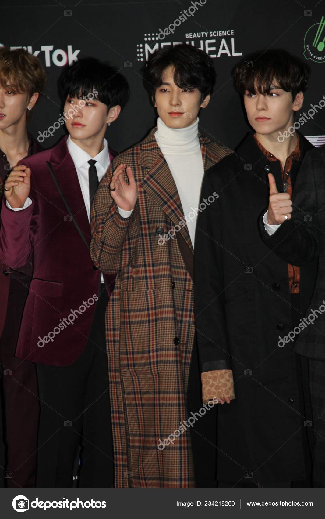 Members South Korean Boy Group Seventeen Pose Arrive Red Carpet Stock Editorial Photo C Chinaimages Members South Korean Boy Group Seventeen Pose Arrive Red Carpet Stock Editorial Photo C Chinaimages