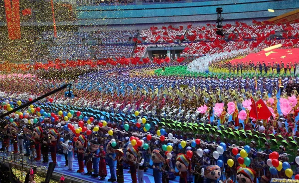 Los Bailarines Presentan Durante Una Gran Reunión Para Celebrar 60º — Foto de Stock