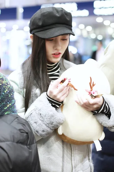 Chinese Actress Jingyi Arrives Beijing Capital International Airport Beijing China — Stock Photo, Image