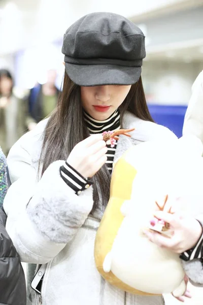 Chinese Actress Jingyi Arrives Beijing Capital International Airport Beijing China — Stock Photo, Image